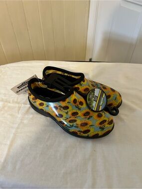 NWT Groundwork Woman’s Waterproof Sunflower Garden Clogs/Size 7 M